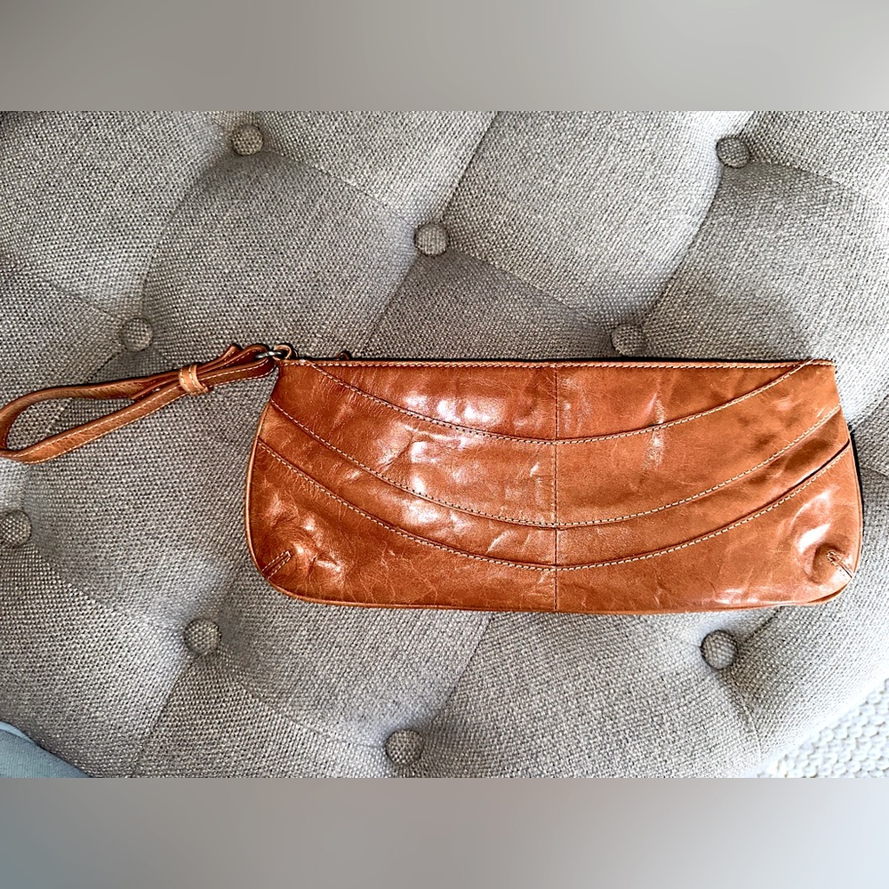 Vintage Kenneth Cole clutch with wristlet in tan color